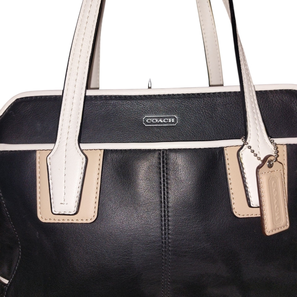 👜 Coach Black and Cream Classic Tote Bag - Picture 4 of 5